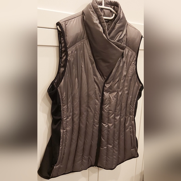 Calvin Klein Performance puffer vest - Marked 2X - Picture 4 of 8